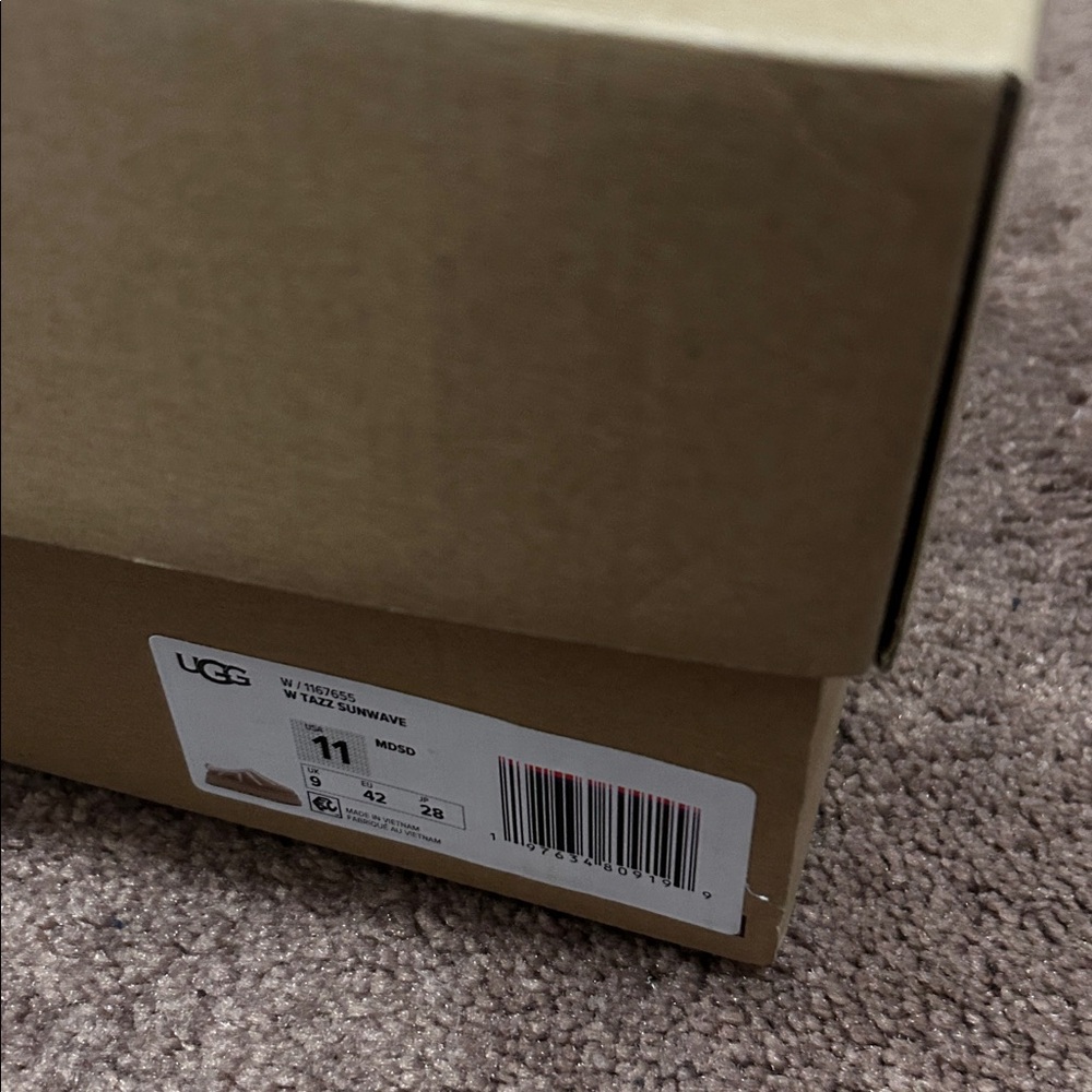 Brand new Ugg Woman size 11 - Picture 5 of 6